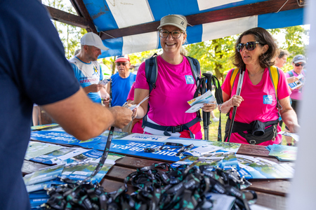 Pot ob reki, ki povezuje (4)